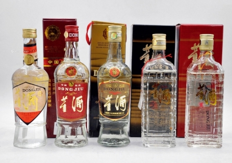 乐山回收红董褐董白董3款90年代的老董酒分别多少钱一瓶，各自介绍与特点分析